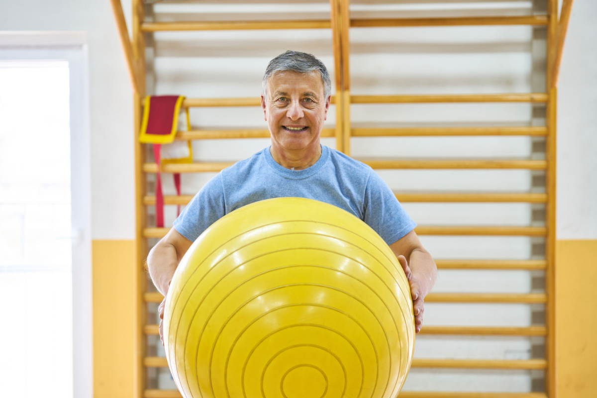 Cum tratează kinetoterapia durerile de spate și afecțiunile&hellip;