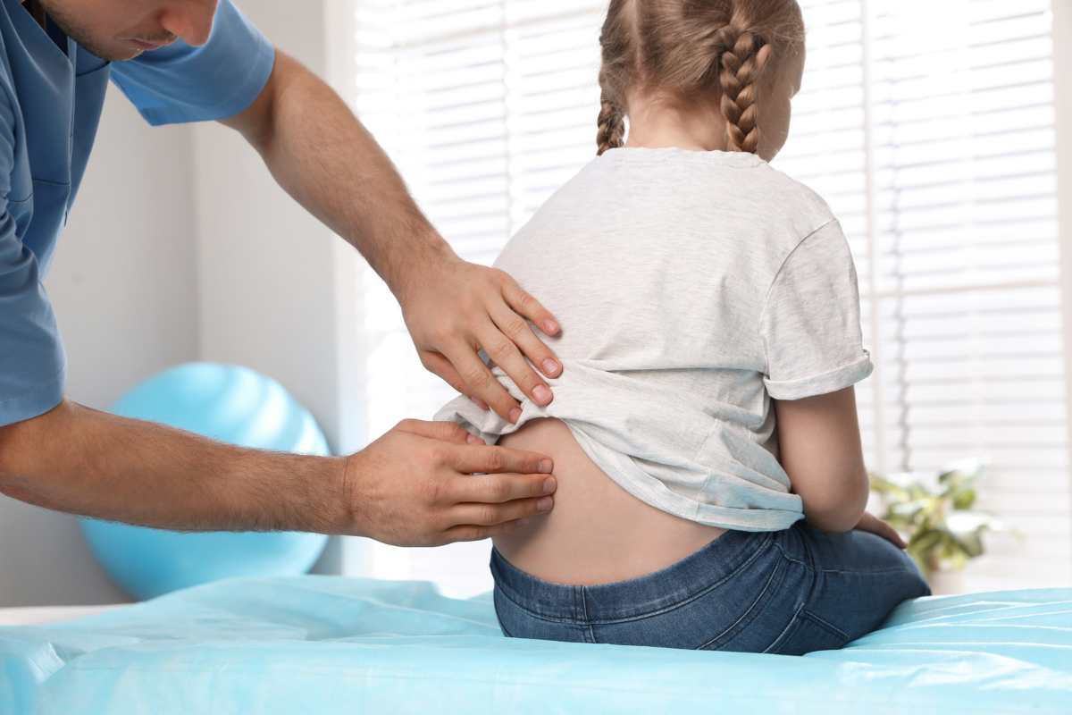 Kinetoterapia în prevenirea și tratarea scoliozei…
